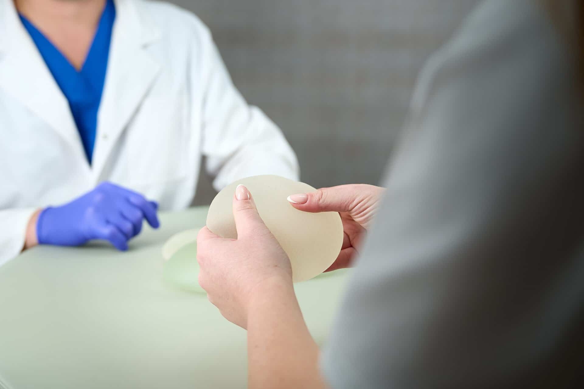 Breast-Implants-Lawsuits-Filed-Due-to-Link-to-Rare-Cancer-Display-Image-scaled-1